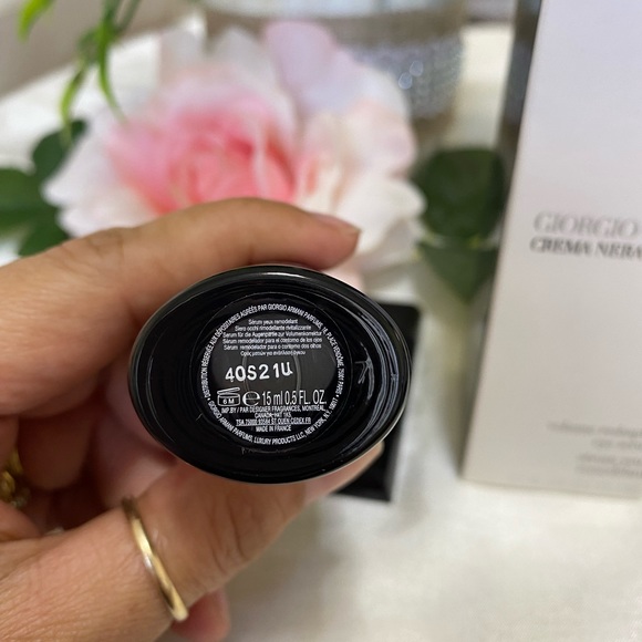 GIORGIO ARMANI CREMA NERA EXTREMA VOLUME RESHAPING EYE SERUM 15mL/0.5 FL OZ - Picture 5 of 5